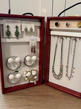 SHOWCASES TO GO Portable Jewelry Display